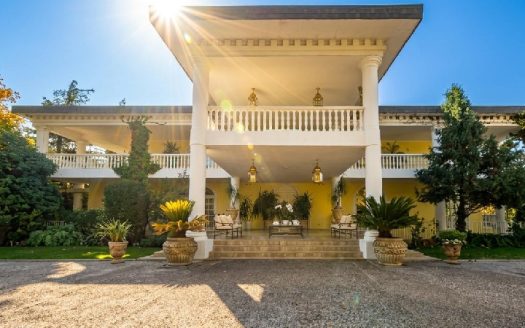 Exclusiva casa tipo colonial